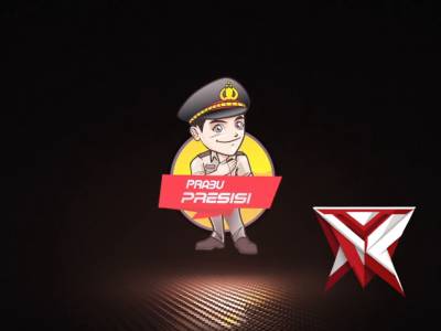 Bhabinkamtibmas Jrebeng Kulon evakuasi Lansia yang terjebak di dalam rumah selama 2 hari