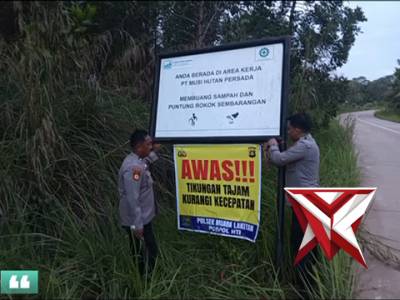Personil Pos HTI Polsek Muara Lakitan Melakukan Pemasangan Spanduk Himbauan