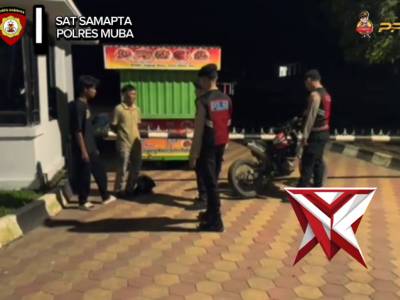 SAT SAMAPTA Melaksanakan Patroli Malam di Taman Seputaran Kota Sekayu 4 - PoliceTube