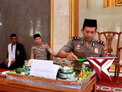 Binrohtal Pembinaan Rohani & Mental Polres Bojonegoro - PoliceTube