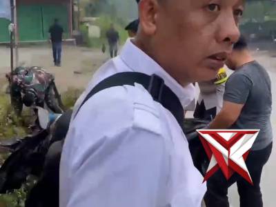 Polsek Lawang Kidul Bersama Stakeholder Gelar Gotong Royong Bersih Lingkungan - PoliceTube