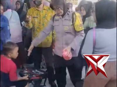 Bhabinkamtibmas Kelurahan Padang Serai, Aipda Veny Asyuarga Kasda, melaksanakan pemantauan, monitori