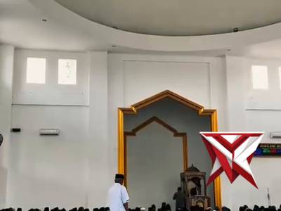 Kapolres Mura melaksanakan sholat Jum'at berjamaah - PoliceTube