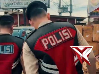 Patroli Jalan Kaki Polres Banyuasn - PoliceTube