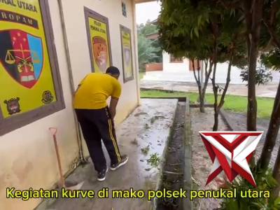 KEGIATAN PEMBERSIHAN MAKO POLSEK PENUKAL UTARA