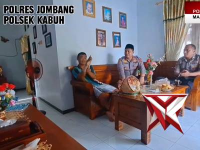 Kapolsek kabuh dan anggota polsek kabuh melaksanakan anjangsana menjenguk Aiptu. wijiono