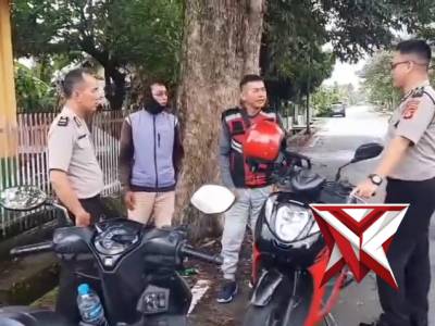 Anggota Sat Binmas Polres Prabumulih Melaksanakan Himbauan Kepada Pengemudi Ojek Di Kel.Patih Galung