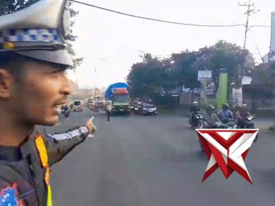 Pagi hari Anggota lalu lintas Polsek Lawang live raport di Daerah Hukum Polsek Lawang Kec. Lawang - PoliceTube