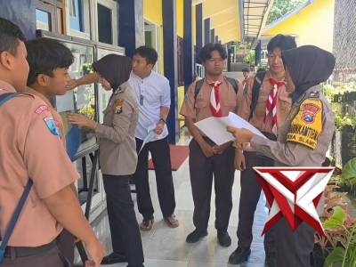 Dalam Rangka Mempererat  tali hubungan antara kepolisian dan pelajar. Polwan Sambang Sekolah
