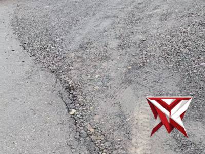 Anggota Polsek BTS ulu polres Musi Rawas memberikan polisline ditempat yang rawanlaka