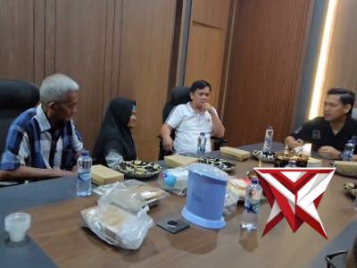 KELUARGA KORBAN BERTEMU KASAT RESKRIM POLRES MUSI RAWAS