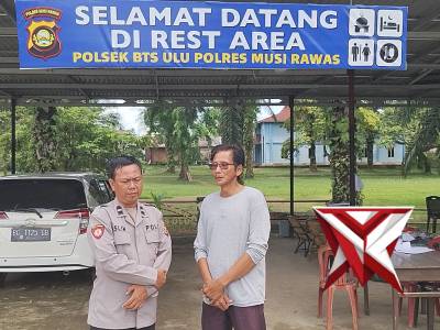 M1 polsek bts ulu membantu kendaraan yang rusak
