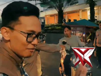 Pembagian Takjil Polres Kuningan Bersama Pemuda Muhamadiyah Kabupaten Kuningan... - PoliceTube