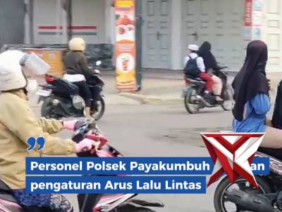 Personel Polsek Payakumbuh Lakukan Pengaturan Arus Lalu Lintas di wilayah Hukum Polsek Payakumbuh - PoliceTube