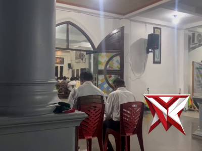 Personel polres Musi Rawas bersama personel Polsek Tugumulyo Polres Mura melakukan pengaman dGereja