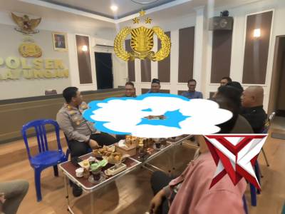 Polsek Gayungan rapat untuk menciptakan situasi aman - PoliceTube