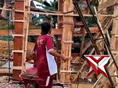 .Anggota polsek tungkal jaya membantu kegiatan masyarakat, 02