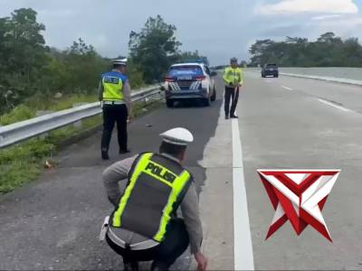Unit laka lantas polres oki cek tkp di jalan tol kayuagung