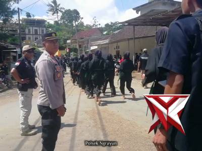 Pelayanan pengamanan dan pengawalan giat long march warga PSHT ranting Ngrayun