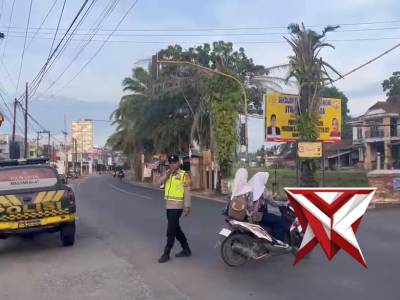 Strong Point Pagi Polsek Belitang I di Simpang Tugu KTM Gumawang - PoliceTube