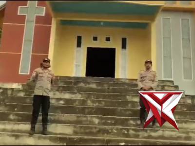 personel Polsek wetar melaksanakan pengamanan ibadah minggu ?