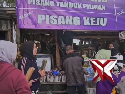 Kapolresta Bandung Berikan KaDeudeuh Untuk Wisatawan Glamping. - PoliceTube