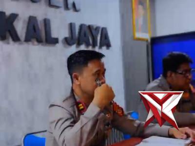 19. Kapolsek Iptu Imamsyah, S.H., M.Si mengevaluasi kinerja Anggota