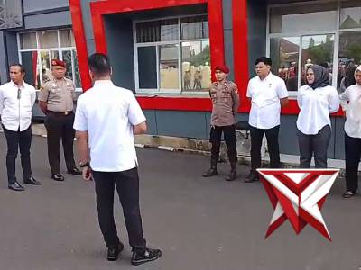 kegiatan apel dan pengarahan kasat narkoba Polres Lahat - PoliceTube