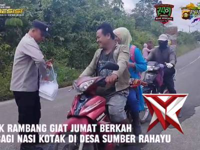 Polres Muara Enim:  Berbagi Nasi Kotak di Kegiatan Jumat Berkah Polsek Jajaran