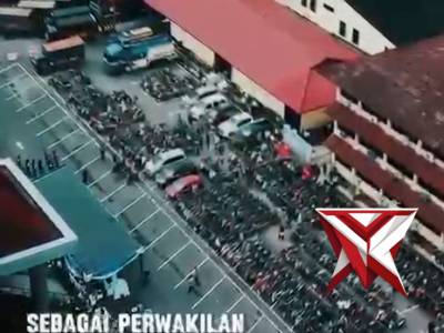 Suasana haru dan bahagia mewarnai Lapangan Gedung Presisi saat Kapolda Sumsel Irjen Pol. Dr. Sandi N