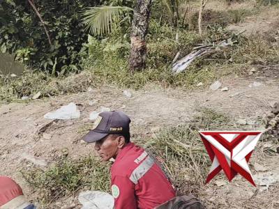 Anggota Polsek BTS ulu polres Musi Rawas memberikan polisline yang rawanlaka