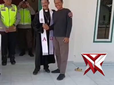 Pers polsek Stl Ulu terawas melaksanakan Pam ibadah Paskah di gereja Kristen injil