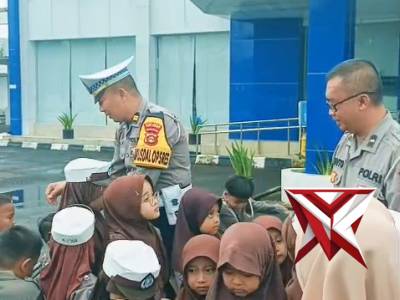 5/ Polri untuk masyarakat
hadir, berbuat, bermanfaat