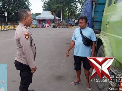 Giat Patroli KRYD berikan himbauan pembatasan jam Operasional truk di Wilayah Pelabuhan Gresik - PoliceTube