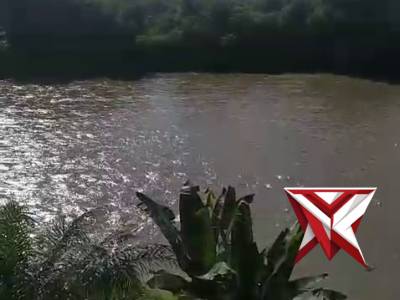 Pantau Debit Air Sungai Polsek Muara Beliti - PoliceTube