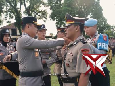 Upacara Serah Terima Jabatan Kapolsek Garawangi dan Kapolsek Pancalang serta Kenaikan Pangkat - PoliceTube