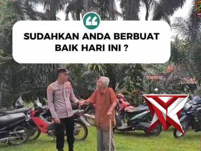 Aksi Humanis Personel Polres Musi Rawas Bantu Warga Sepuh Beribadah di Gereja