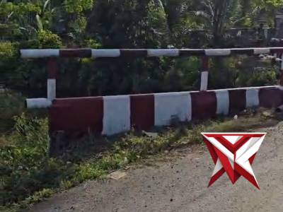 12 Personel Polsekbtsulu melakukan pembuatan jembatan