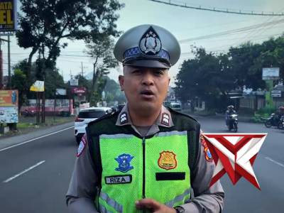 Kegiatan Pelayanan masyarakat dalam bentuk giat Pengaturan Arus Lalin Pagi hari dan Aiptu Riza Live - PoliceTube