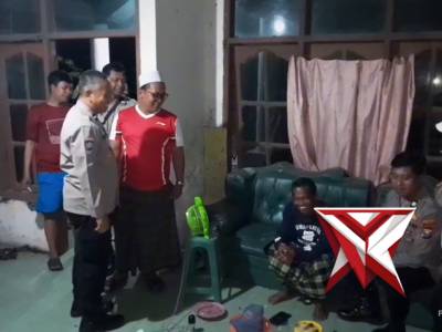 Polsek Kedamean Mendampigi Warga Desa Lampah Yang Sempat Viral - PoliceTube