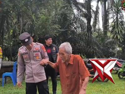 *title*

Aksi Humanis Personel Polres Musi Rawas Bantu Warga Sepuh Beribadah di Gereja
