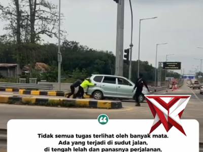 Polisi hadir saat pengendara mogok di pintu tol
