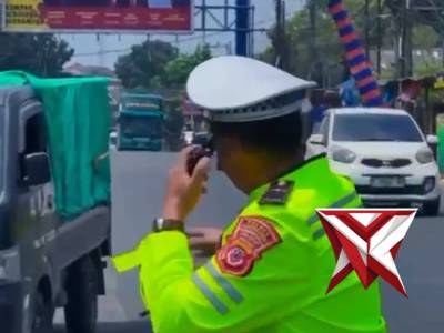 Polri Dengan Sigap Mengatur Arus Lalin