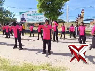 POLRES KOLTIM : OLAHRAGA BERSAMA PERSONEL POLRES KOLAKA TIMUR DENGAN BHAYANGKARI