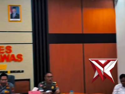 *Deskripsi* 

Kapolres Musi Rawas bersama jajaran mengikuti Zoom Meeting Anev Perkembangan Sitkamtib