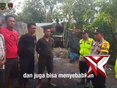 Polsek babat toman melakukan himbauan kepada masyarakat ttg stop illegal refenery di desa toman.,.,.