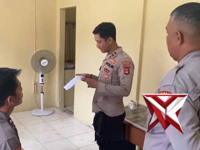 KANIT BINTIBSOS MELATIH PUBLIK SPEAKING PERSONEL 2