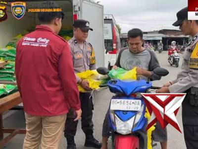 Sat Binmas Polres Muara Enim Polda Sumatera Selatan melaksanakan kegiatan Gerakan Pangan Murah (GPM)