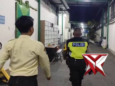 Patroli Malam Cek keamanan dan kontrol pengamanan Gudang Papbrik