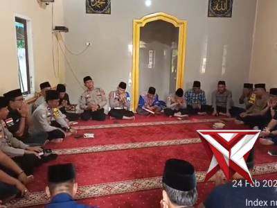 ANGGOTA POLSEK BERDOA BERSAMA (SM7)